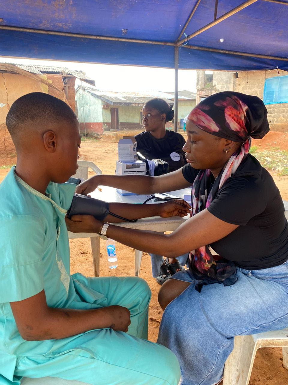 People volunteering